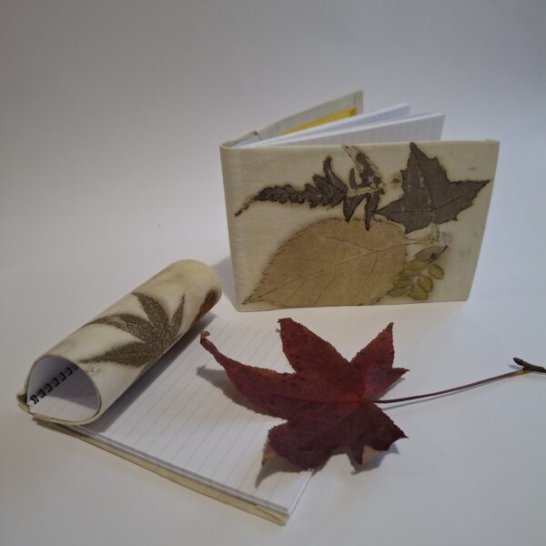 Levéllenyomatos textilborítású jegyzetfüzet