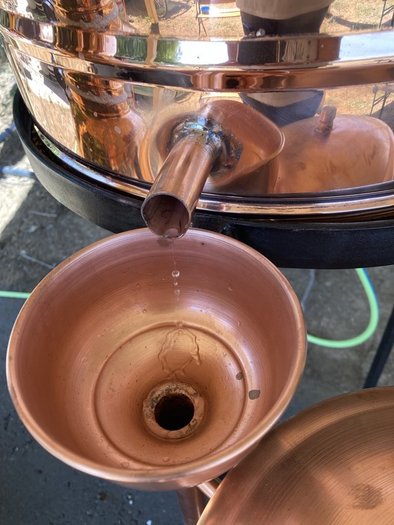 levendula desztilláció Kézműves levendula desztilláció, réz lepárlóban